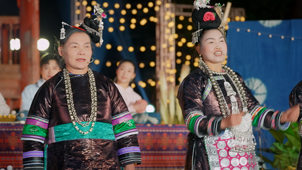 岁末收官｜跟着《大红车来了——村超开年夜》特别节目看村超品年味游榕江